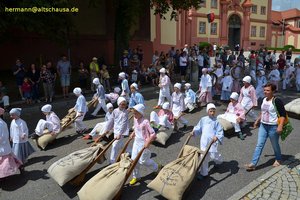 nik_041028_vz01_bjpywpzbsp.jpg
