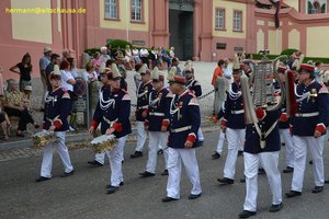 nik_041394_vz01_ehmtutpgom.jpg