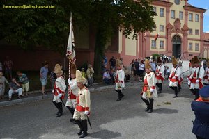 nik_041490_vz01_dhoikinqad.jpg