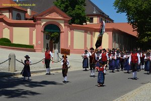 nik_044940_vz01_yeprsyfsbw.jpg