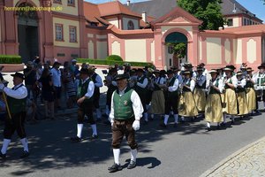 nik_045330_vz01_euallawwpw.jpg